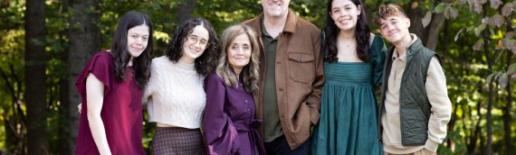 Fall Family Portraits: Managing Big Groups and Siblings